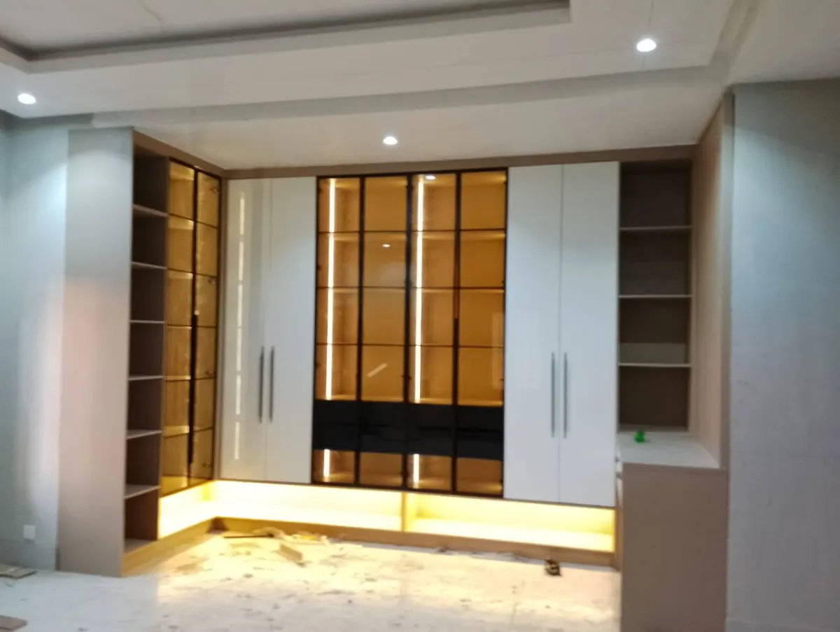 AB24 fitted wardrobe and closet interior